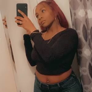 Meet your Posher, Monica